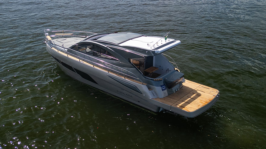 3 camarotes e plataforma submergível: conheça a Solara 410 HT
